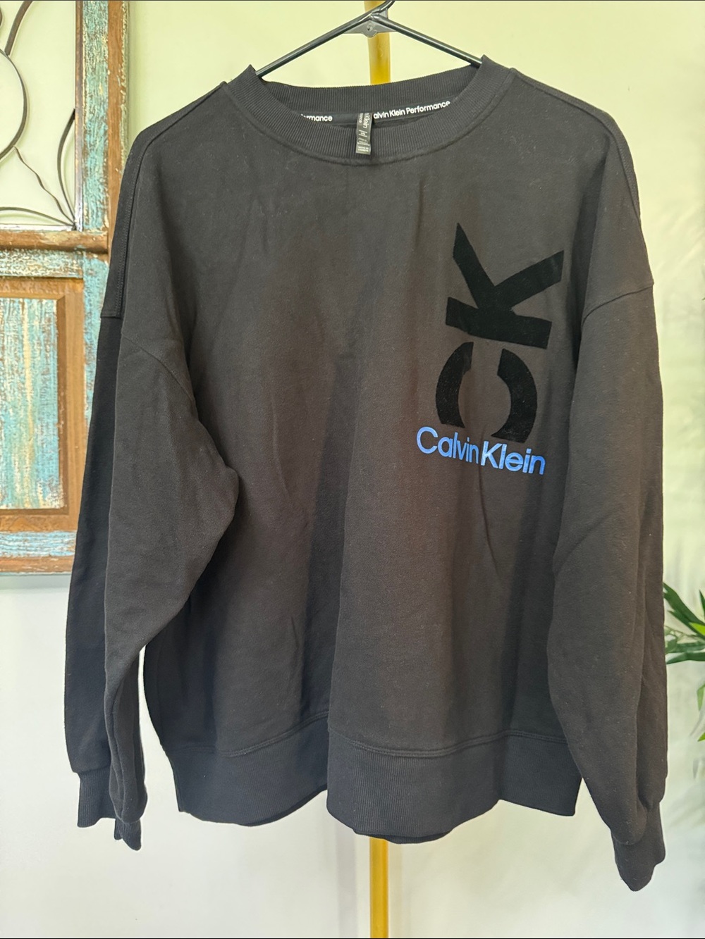 Calvin Klein Black oversized Crewneck Sweatshirt with Blue Logo L/XL
